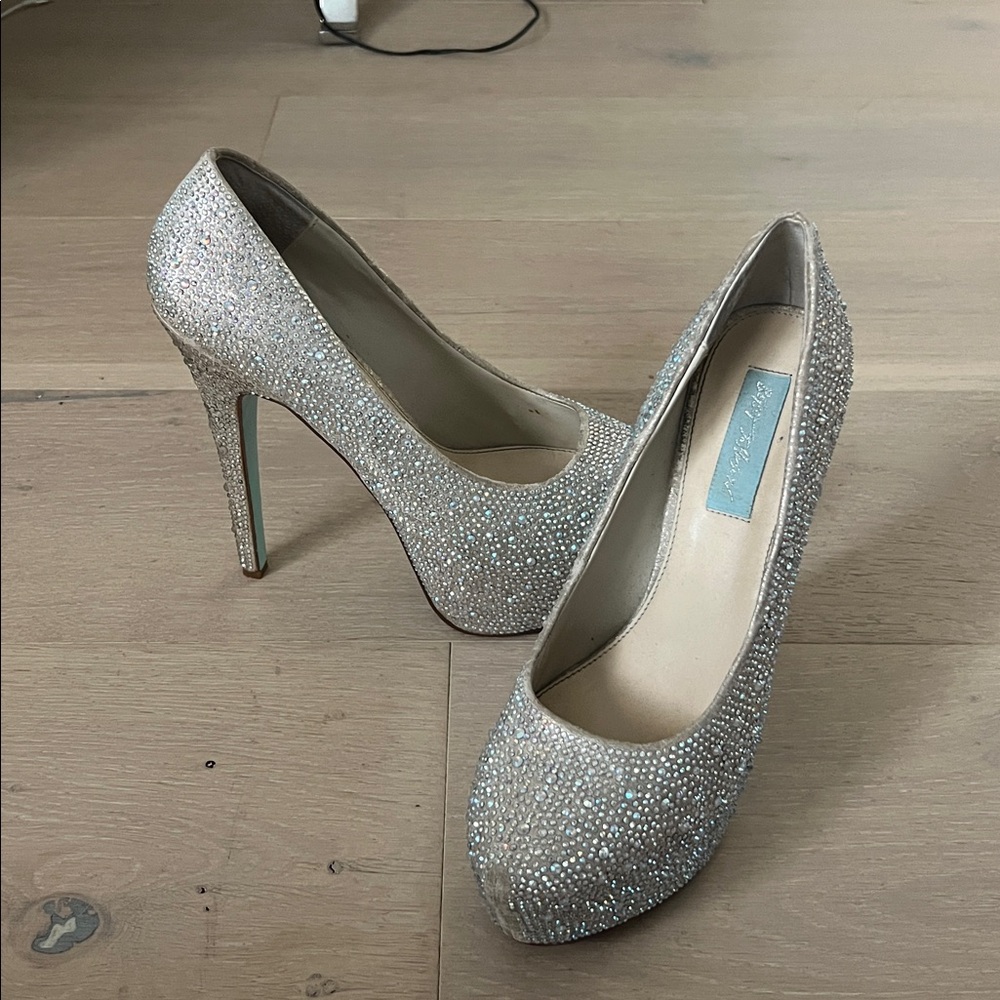 Betsey Johnson WISH Platform Crystals whinestone Daffodil Pump Shoes 8 wedding